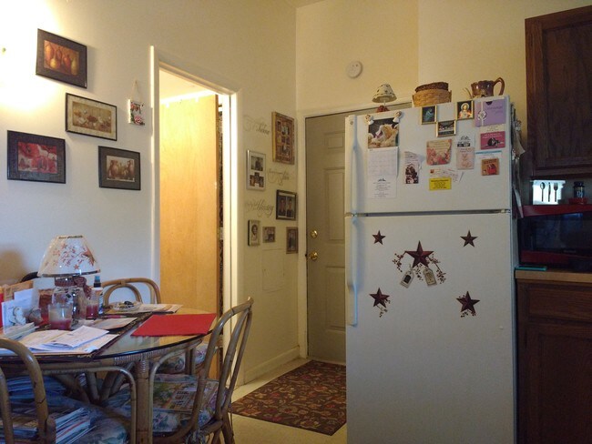 Building Photo - 1557 Main St