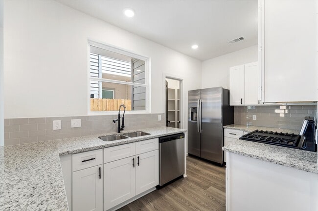 Building Photo - 4309 Larkspur St