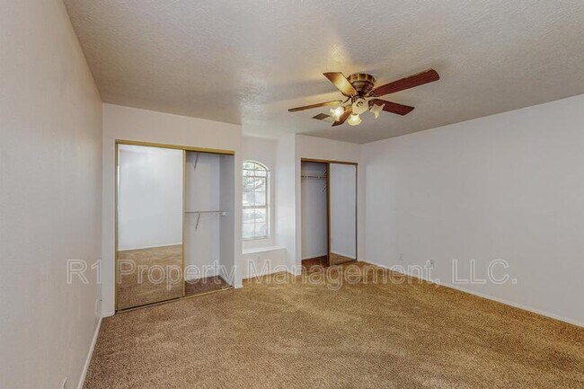 Building Photo - 1729 Chamisa Rd NE