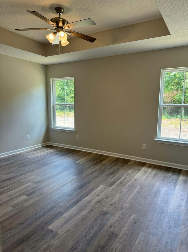 Building Photo - 241 Crown Cir