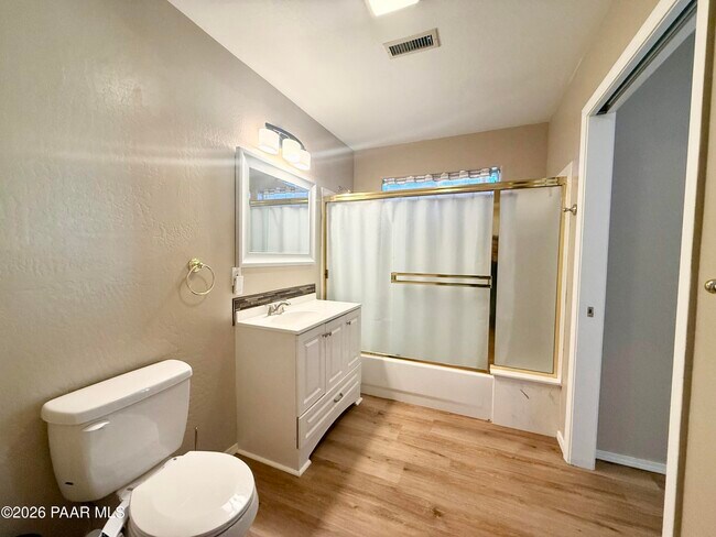 Building Photo - 821 Village Cir
