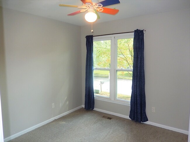 Building Photo - 3713 Sue Ellen Dr