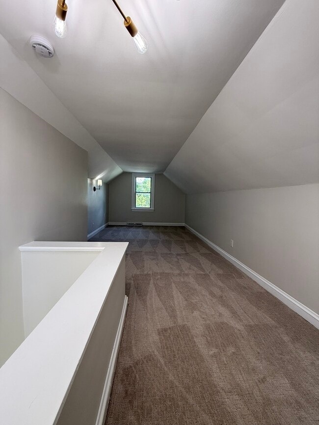Building Photo - 1050 Alexander Dr