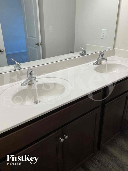 Building Photo - 10743 Rivergate Dr NW