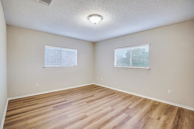 Building Photo - 1001 Howell Terrace Pl