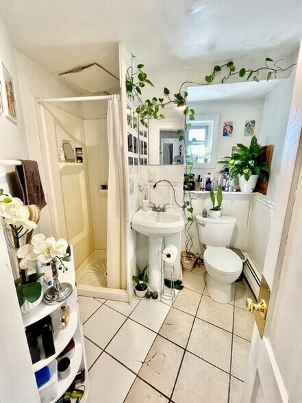 Building Photo - 164 Prince St