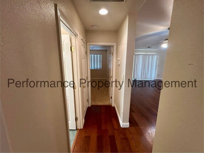 Building Photo - Stunning 3 Bed/2 Bath NW Bakersfield Home ...
