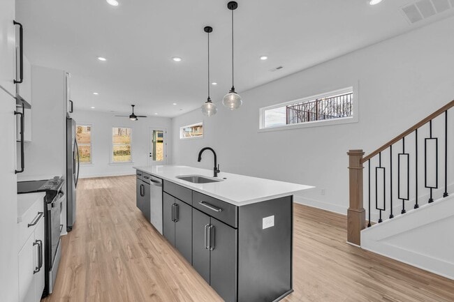 Building Photo - Modern Living in West Nashville