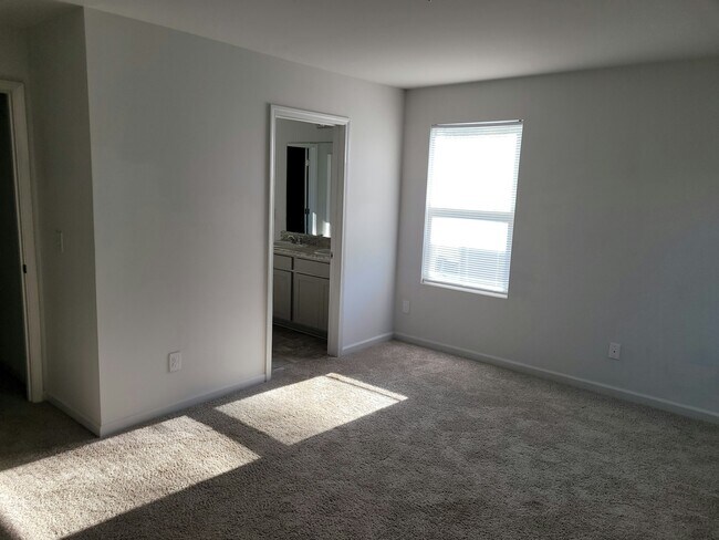 Building Photo - 285 Riley Wy