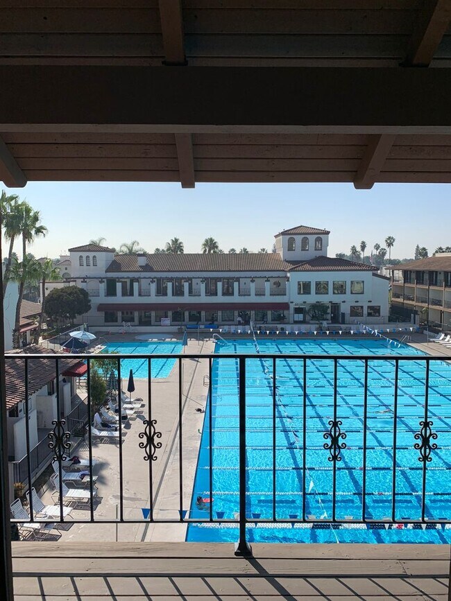Building Photo - Los Caballeros Clubhouse #1308