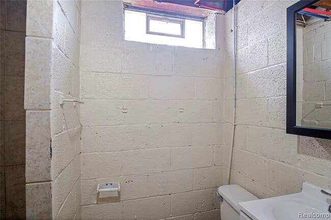 Building Photo - 22170 Harding St