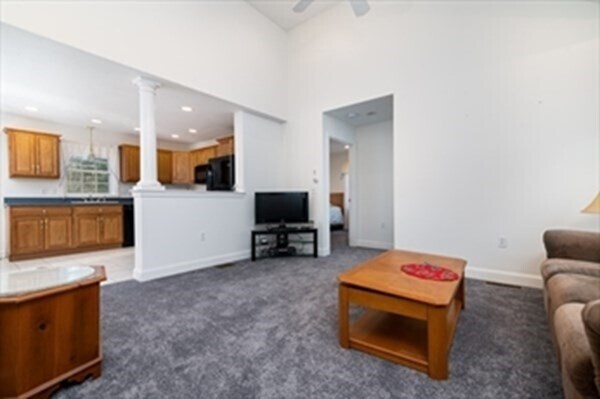 Building Photo - 367 Rockland St