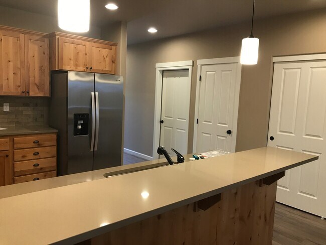 Building Photo - Single Level Home 3 Bedroom / 2 Bathroom in NW Redmond Oregon