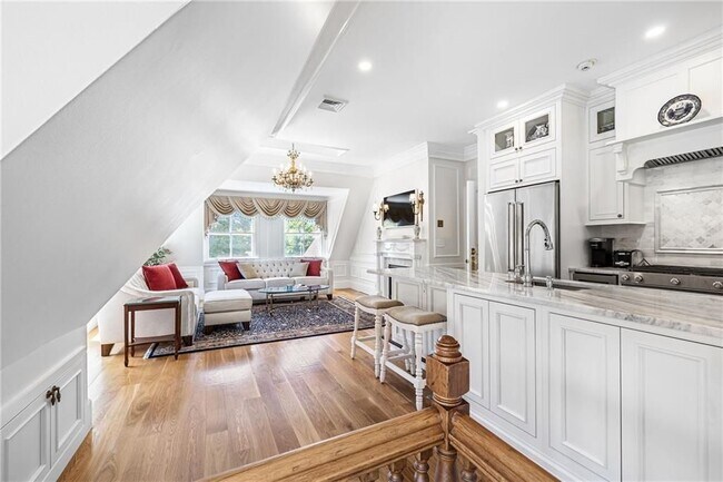 Building Photo - 541 Bellevue Ave