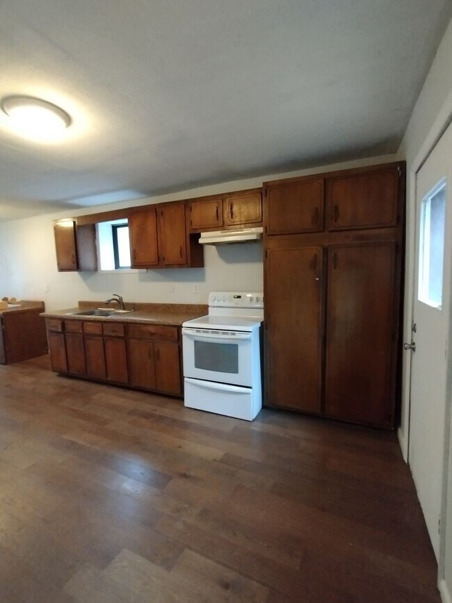Building Photo - Newly Remodeled House in Rossville