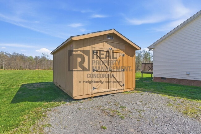 Building Photo - 312 Meadows Rd