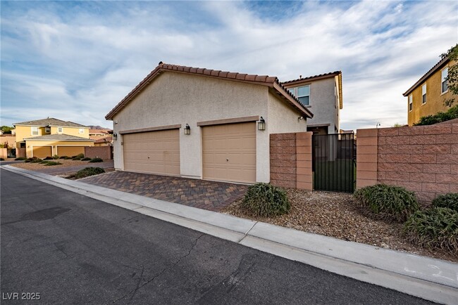 Building Photo - 3012 Camino Largo Ave