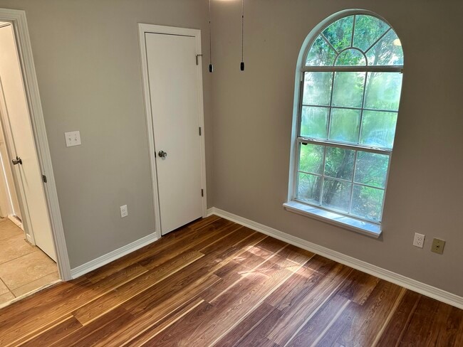 Building Photo - 2987 Windsor Cir