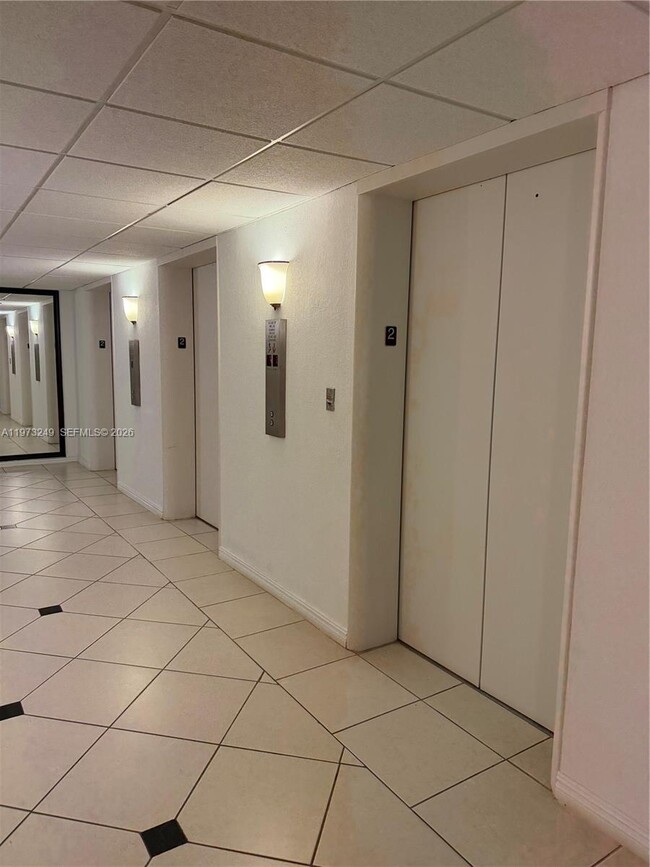 Building Photo - 500 Bayview Dr