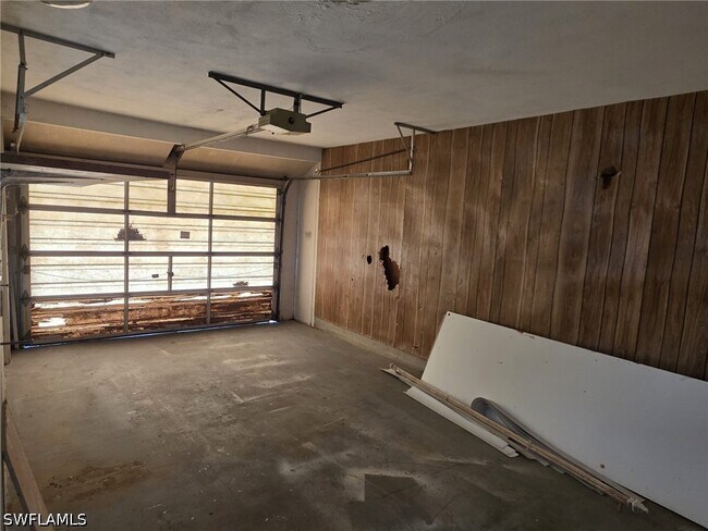 Building Photo - 33 Broadway Cir