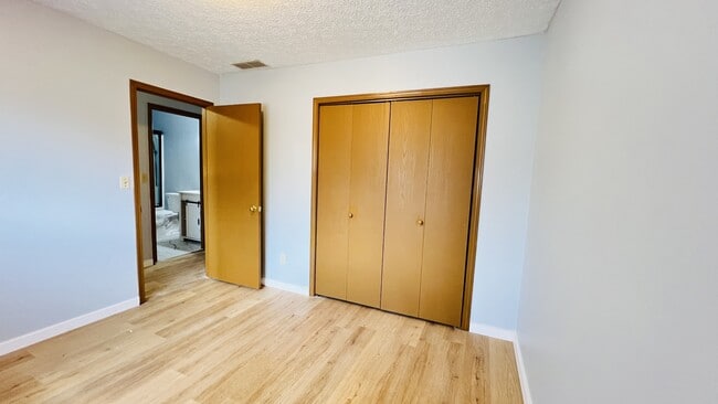 Building Photo - 431 S Village Ct