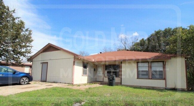 Primary Photo - 1706 Cole St
