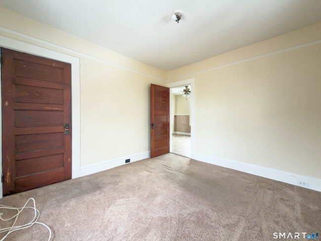 Building Photo - 72 Roosevelt Ave