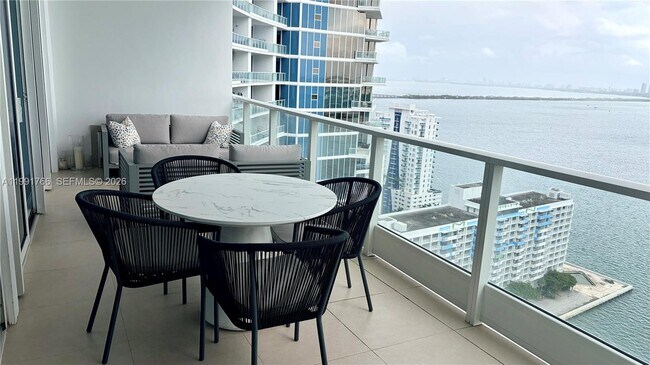 Building Photo - 2020 N Bayshore Dr