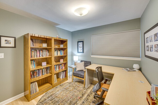 Building Photo - 114 S 36th St