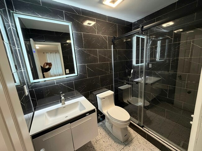 Building Photo - 634 Biltmore Dr