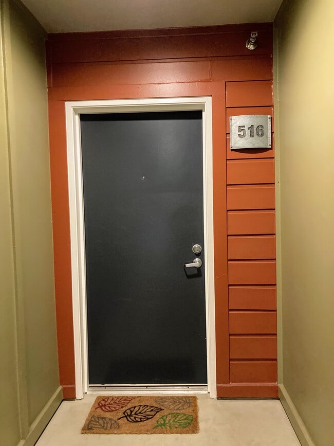 Primary Photo - 2440 Western Ave