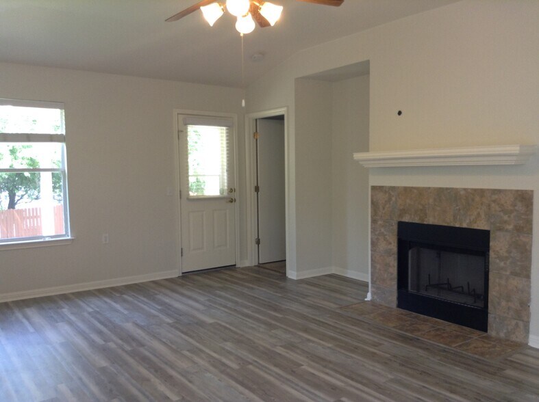 Living room - 5605 Bentsen Ln