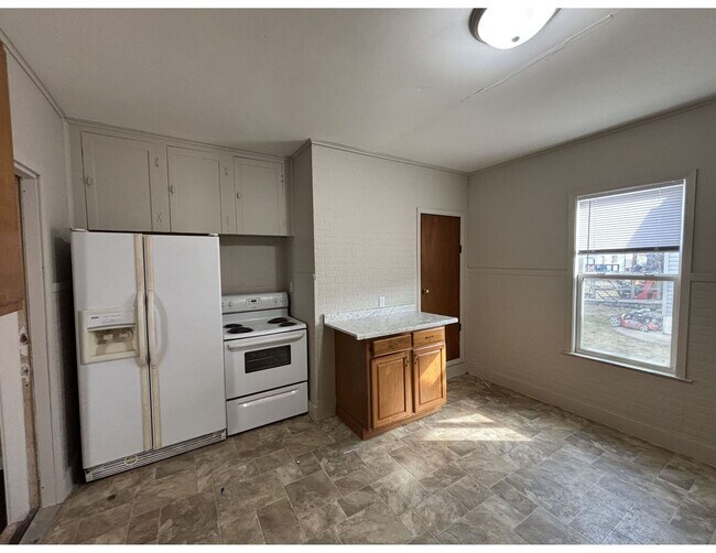 Building Photo - 1313-1315 Green Bay St