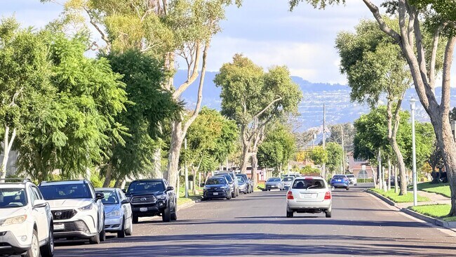 Building Photo - 1092 Melrose Ave