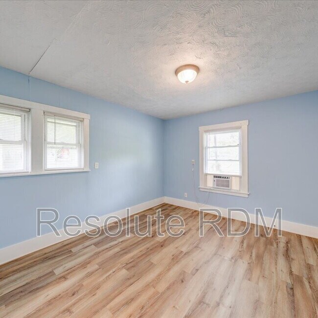 Building Photo - 1308 E Taylor St