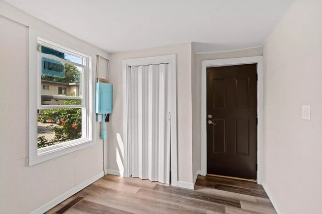 Building Photo - For Rent: Cozy and Adorable 2-Bedroom / 1-...