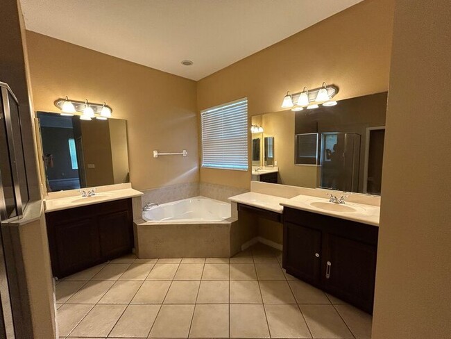 Building Photo - 854 Kazaros Cir