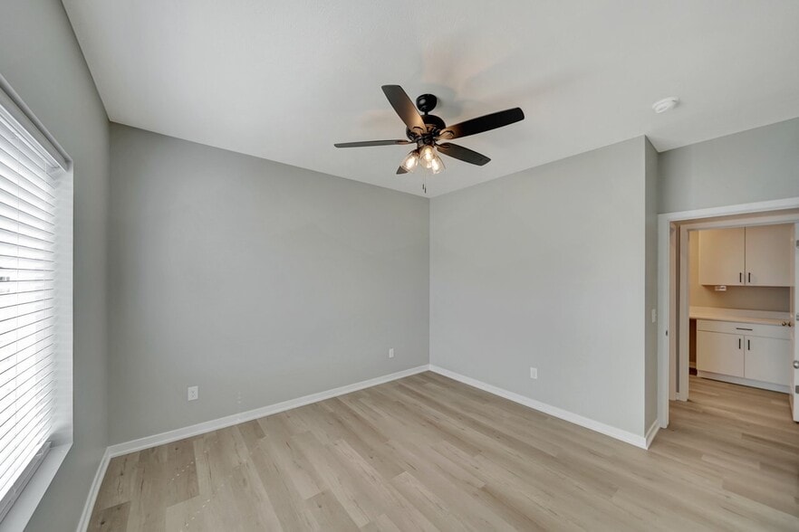 Building Photo - 9049 S 42nd St