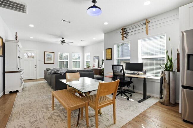 Building Photo - 2613 Lorraine St