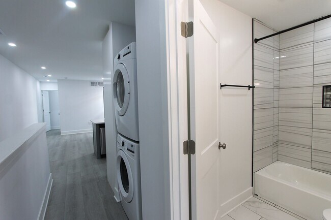 Building Photo - 103 E Coulter St