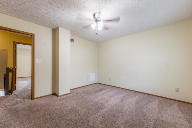 Building Photo - 867 Sheldrake Ct