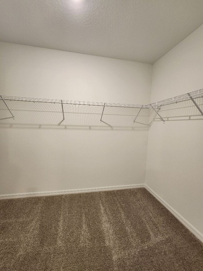 Building Photo - LIKE NEW!!! 4-Bedroom, 2-Bathroom in Villamar/Winter Haven