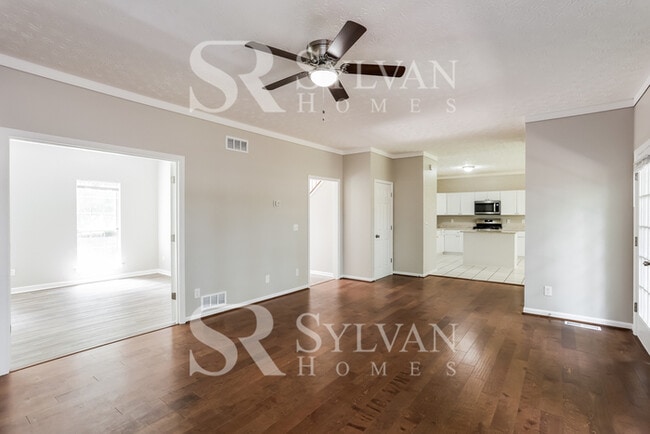 Building Photo - Spacious 4 bedroom colonial available now!