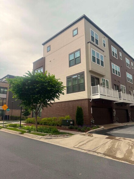 Building Photo - 8186 Varick Pl