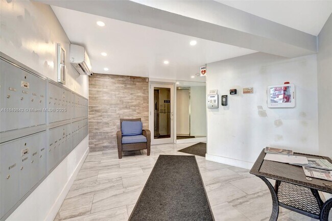 Building Photo - 3181 S Ocean Dr