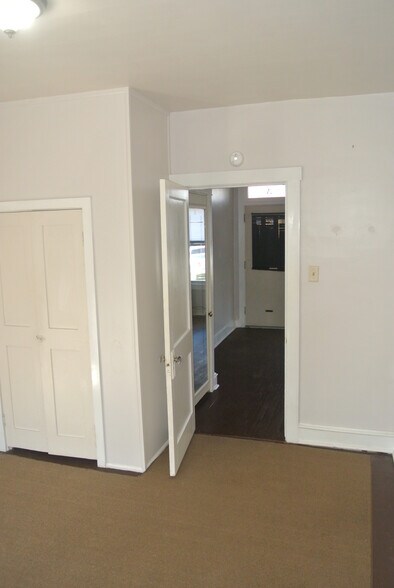 Building Photo - 328 High Street
