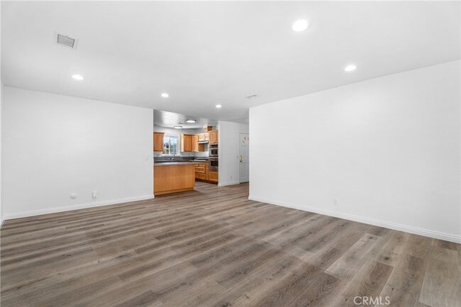 Building Photo - 8691 Davmor Ave