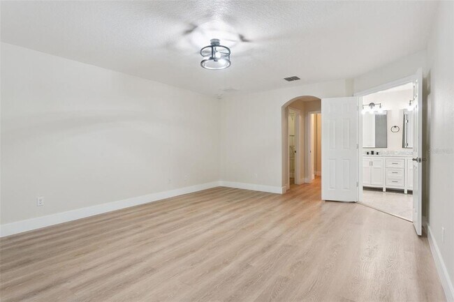 Building Photo - 6615 Helmsley Cir