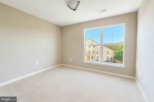 Building Photo - 44180 Shady Glen Terrace