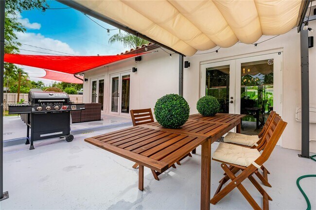 Building Photo - 1622 Mayo St